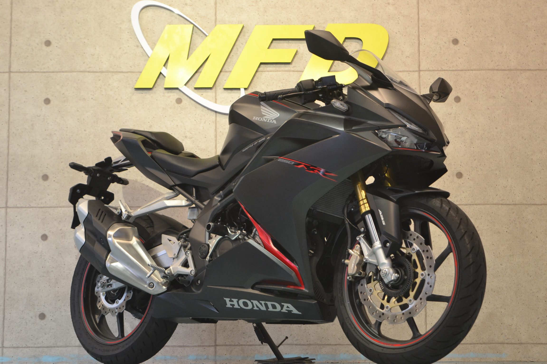 HONDA CBR250RR ブラック MC51 現行モデル 2,301km【特選250cc中古バイク紹介】 - MFDモトフィールドドッカーズ神戸店